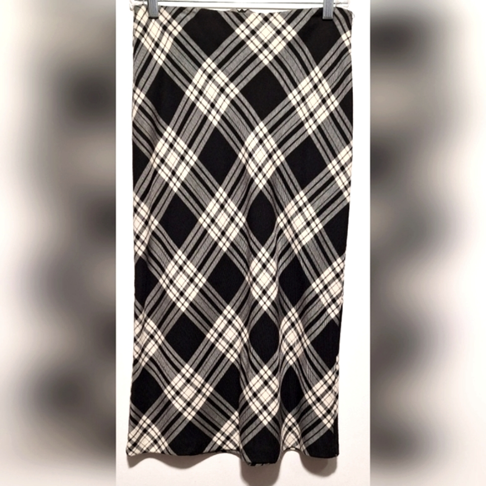 Fitted Black And White Women's Midi Skirt